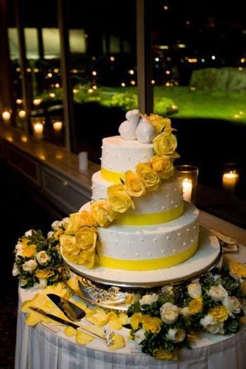 gateau de mariage jaune